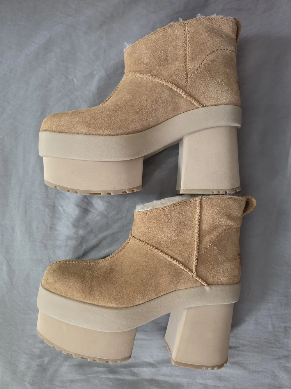 UGG Women's Classic Ultra Mini New Heights Platform Boots Chestnut USA 9